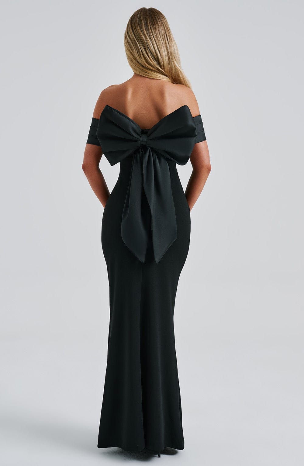 Elisanne Černá Elegance